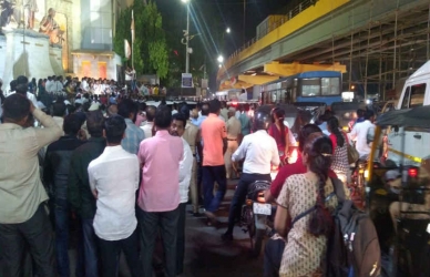 पार्थ पवारांच्या बाईक रॅलीमुळे चाफेकर चौकात वाहतूक कोंडी
