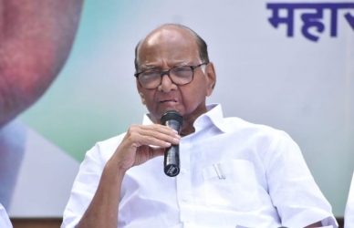 बुलेट ट्रेनवर पैसा खर्च करण्याऐवजी रेल्वे पूल आणि लोकलची अवस्था सुधारावी – शरद पवार