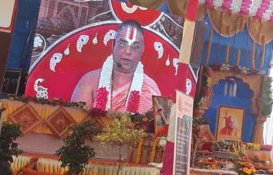 हजारो भाविकांच्या उपस्थितीत जगद्गुरु नरेंद्राचार्यजी महाराजांचा प्रवचन आणि दर्शन सोहळा उत्साहात