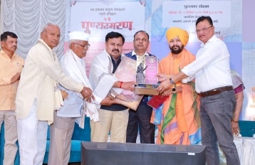 शिक्षित,संस्कारीत पिढी घडविणाऱ्यांचा गौरव समाजासाठी अनुकरणीय - डॉ.कळमकर